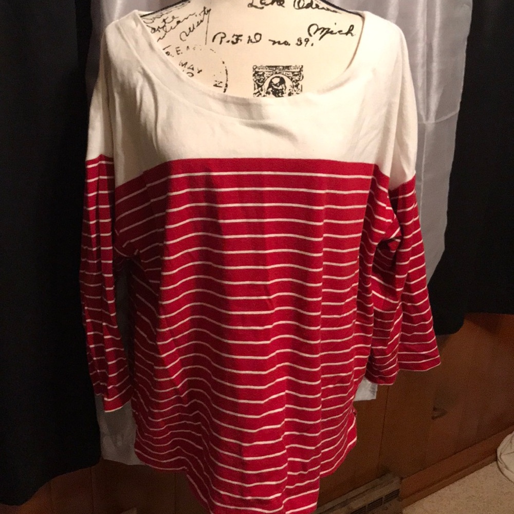 3/4 sleeve white and red shirt